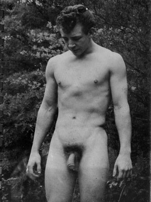 naked-guy-outdoors-3.jpg