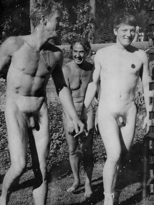 naked-guy-outdoors-1.jpg