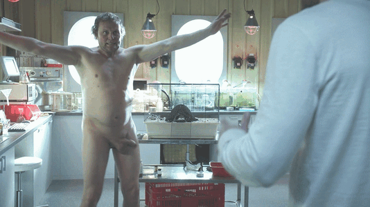 Devid_Striesow-AddaFriend3x04_02a.gif