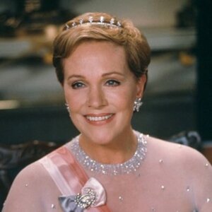 julie-andrews-as-queen-clarisse-renaldi-in-the-princess-v0-ho3hj3y4sujd1.jpg