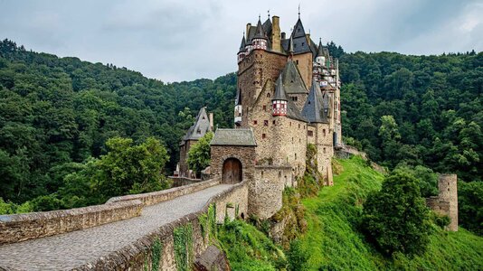 burg-eltz-4796170_1920.jpg