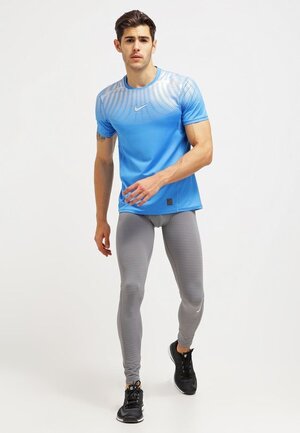 Nike Performance PRO HYPERCOOL - T-Shirt print - light italy blue_metallic silver für 69,95 € ...jpg