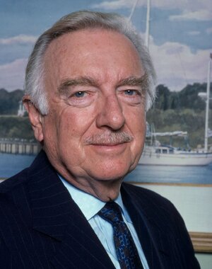 American-journalist-Walter-Cronkite-circa-1983.jpg
