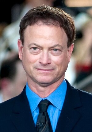 Gary_Sinise_2011_(cropped).jpg