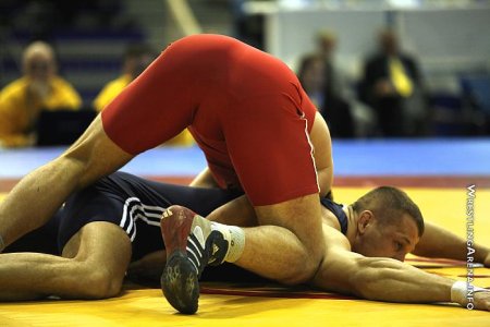 EuropaGreco-RomanWrestlingChampionship2008DEBERNY-SHAROVEISKY 96KG (10).jpg