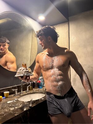 G0HMhllWQAEvFLt copy.jpeg