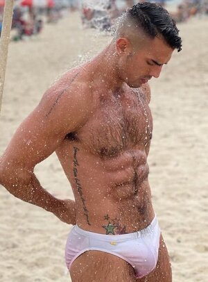 Best_men_selfies_in_swimwear_mens_beach_selfies_2_637260d2-ab8e-4a2f-9f1e-eacfbe4477e6_600x600.jpg