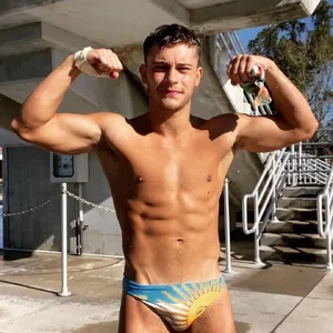 #speedoboy 🫶🩲🫶 Look good sunshine on his speedo 🌞👍🫶 #sunshineboy #sunshine #speedo #gay #.webp