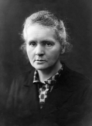 Marie_Curie_c._1920s.jpg