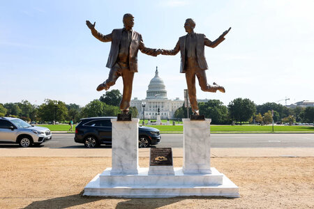 Trump&EpsteinStatue-20250924-1.jpg Trump&EpsteinStatue-20250924-1.jpg