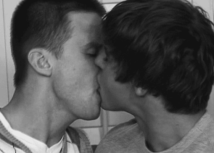 gay-kiss-Favim.com-291663.gif