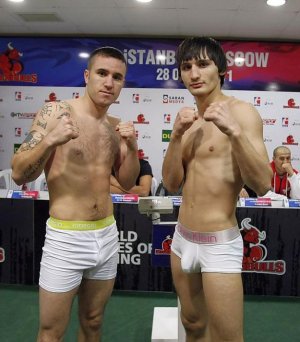 pic1_underwear_bulging_boxers_weigh_in_003.jpg