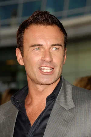 julian-mcmahon-attends-warner-brothers-3906907.webp