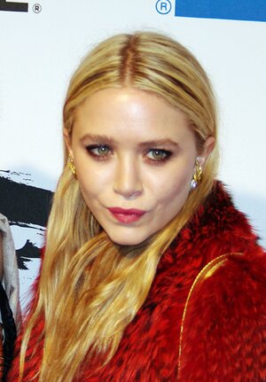 Mary-Kate_Olsen_2011_Shankbone.jpg