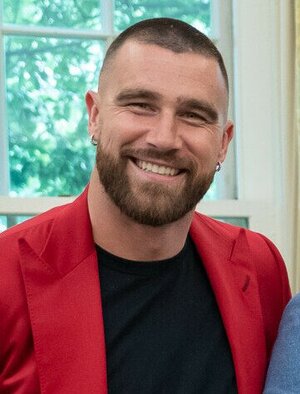 Travis_Kelce_in_the_Oval_Office_of_the_White_House_on_June_5,_2023_-_P20230605AS-0902_(cropped).jpg