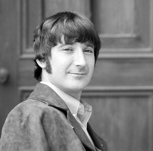 Denny_Doherty_AKA_the_Mamas_and_the_papas_1_ef23e62a-e680-4461-99f7-1af4570e1dac_1200x.jpg