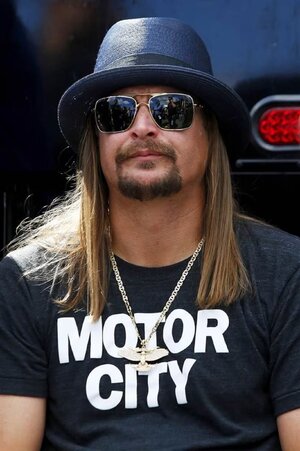 2d274907887503-today-grandparent-kid-rock150224-streams_desktop_large.jpg
