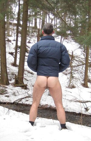 butt-art-snow-2.jpg