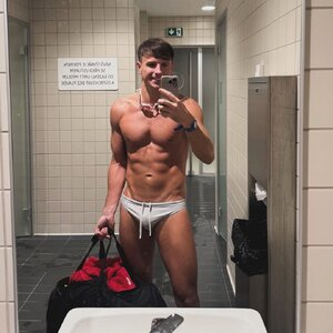 👉 @oh_my_filip 👈 #abs #muscle #gym #exercise #workout #fitness #fit #gay #selfie #lockerroomse.jpg