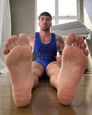Chris-Damned-Feet-7464392.jpg