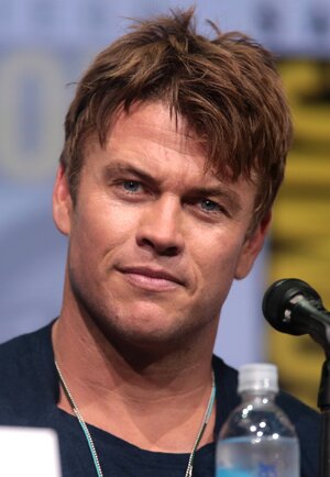 Luke_Hemsworth_by_Gage_Skidmore.jpg