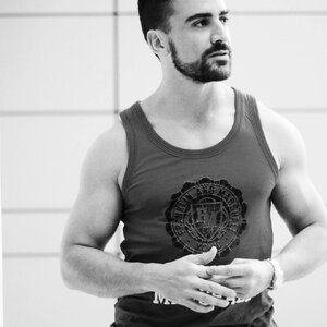 leo0leo 11910446.jpg