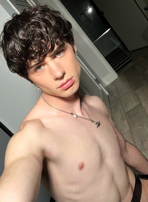 eis me3rvrfroccfj7za.jpg