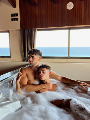 img_6796-gaylove-roomwithaview.png.ee895ea93fd692dfb43a971bc6919332.png