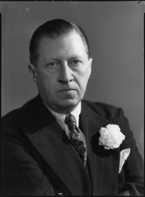 Osbert_Sitwell_in_1939.jpg