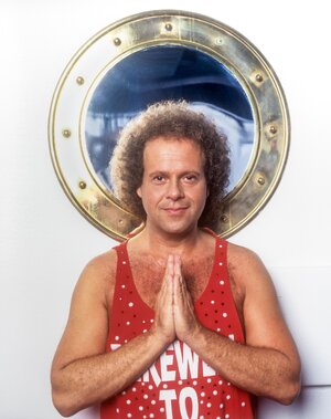 00-holding-richard-simmons-news.jpg