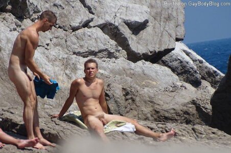 Hot-Guys-Get-Naked-In-The-Wild-3-600x399.jpg