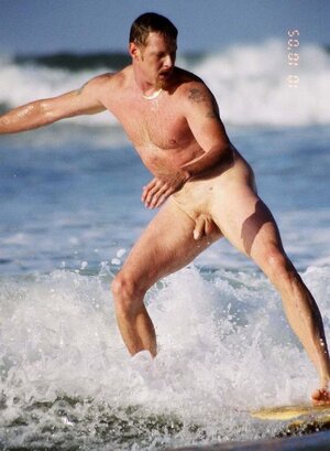 naked_men_surfing-6574.jpg