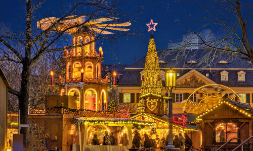 bonn-weihnachtsmarkt-AdobeStock_549763539-2000.jpg