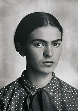 Frida_Kahlo,_by_Guillermo_Kahlo_2.jpg