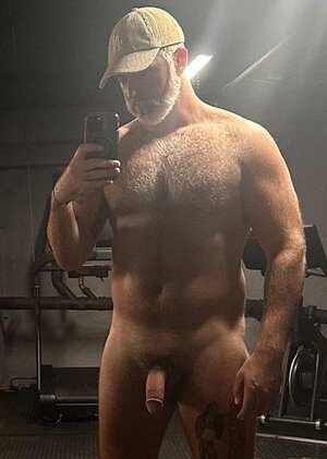 just-gorgeous-papa-selfie-421x1024.jpg