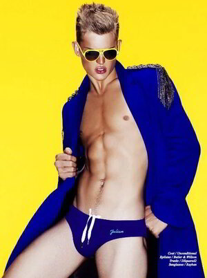 Speedo-BlondeModelRockingSunglassesBlueMilitaryStyleOpenCoat.jpg.2e72026ac6bb517dfd764d1e3ddfb...jpg