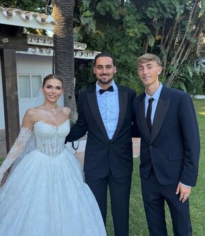 Dean Huijsen at his brother’s wedding_ 💍.jpeg