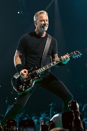 James_Hetfield_live_in_Amesterdam_29_April_2023.jpg