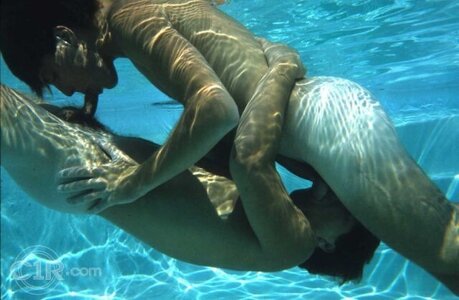 69 89924 0007underwater.jpg