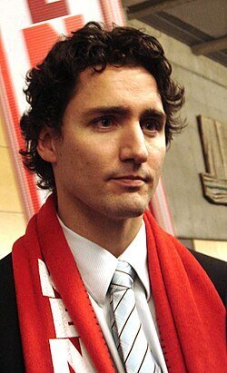 Justin_Trudeau_supporting_Gerard_Kennedy_1,_rotated.jpg