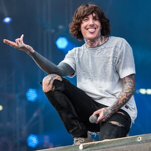 2016_RiP_Bring_Me_the_Horizon_-_Oliver_Sykes_-_by_2eight_-_8SC6713.jpg
