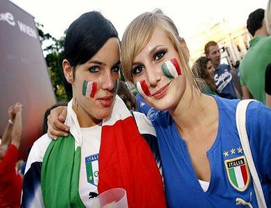 Italy Hot Football Female Fans - Sexy Italian Soccer Girls-6.jpg
