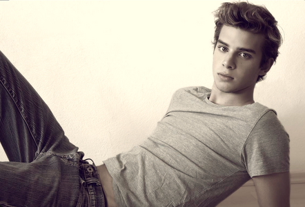 Screenshot 2025-12-29 at 13-18-13 RandoMale – random pictures of young males.png