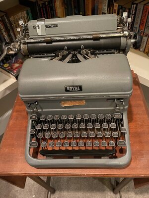 Royal Manual typewriter.jpg Royal Manual typewriter.jpg