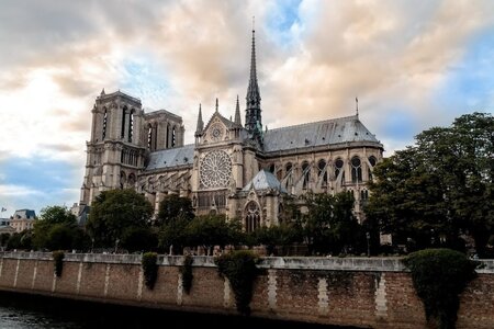 notre-dame-5310767_1920-1024x683.jpg