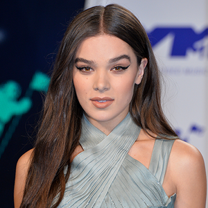 Hailee-Steinfeld.png