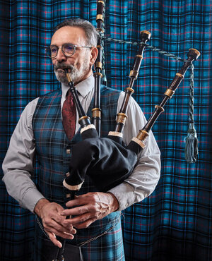 Bagpipes_Roddy-MacLellan-Playing__GeoffWood-560x690.jpg