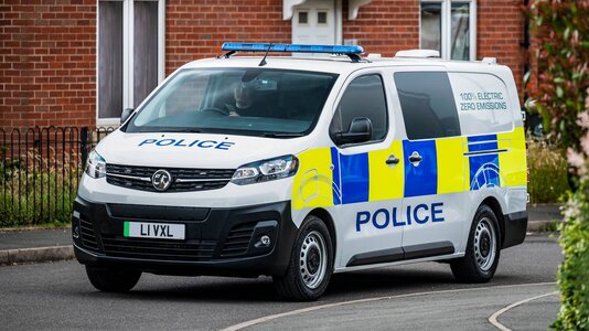 Vauxhall-Vivaro-Electric-Police-Van-2023-Professional-Van-01.jpg