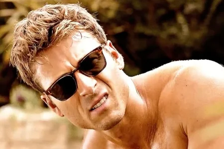 Glen-Powell-Glasses.webp