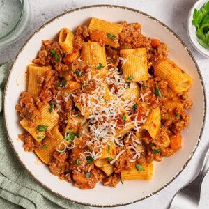 Homemade-Ragu-Sauce_EXPS_TOHD24_47366_SoniaBozzo_social.jpg